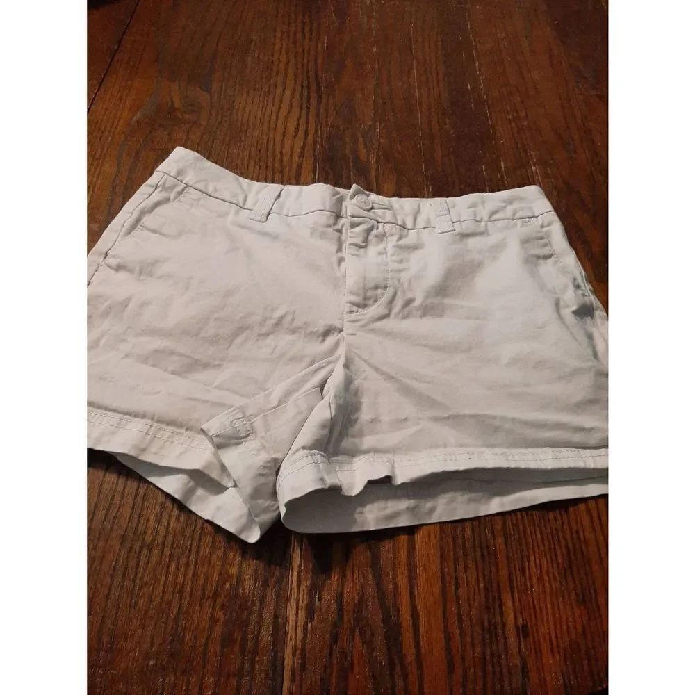 Size 6 Magellan Off White Mid Rise Casual Shorts with Pockets